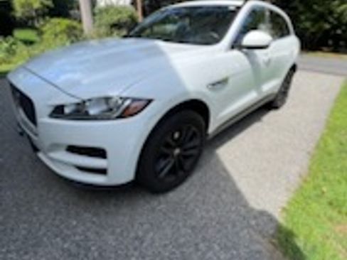 Used 2020 Jaguar F-PACE Premium image 2