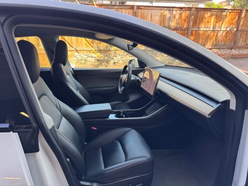 Used 2020 Tesla Model Y Long Range image 14