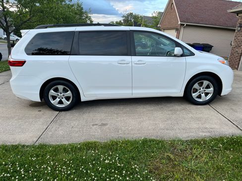 Used 2015 Toyota Sienna LE FWD image 5