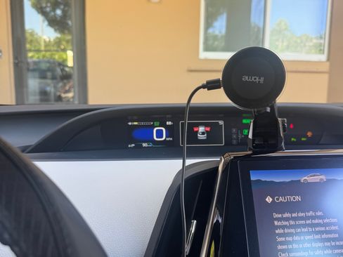 Used 2020 Toyota Prius Limited FWD image 14