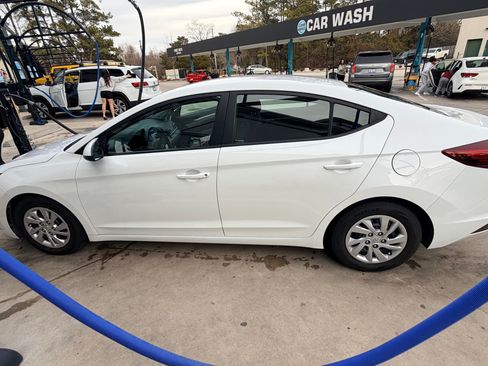 Used 2019 Hyundai Elantra SE w/ Cargo Package image 15