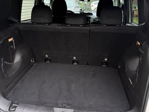 Used 2017 Jeep Renegade Latitude image 11