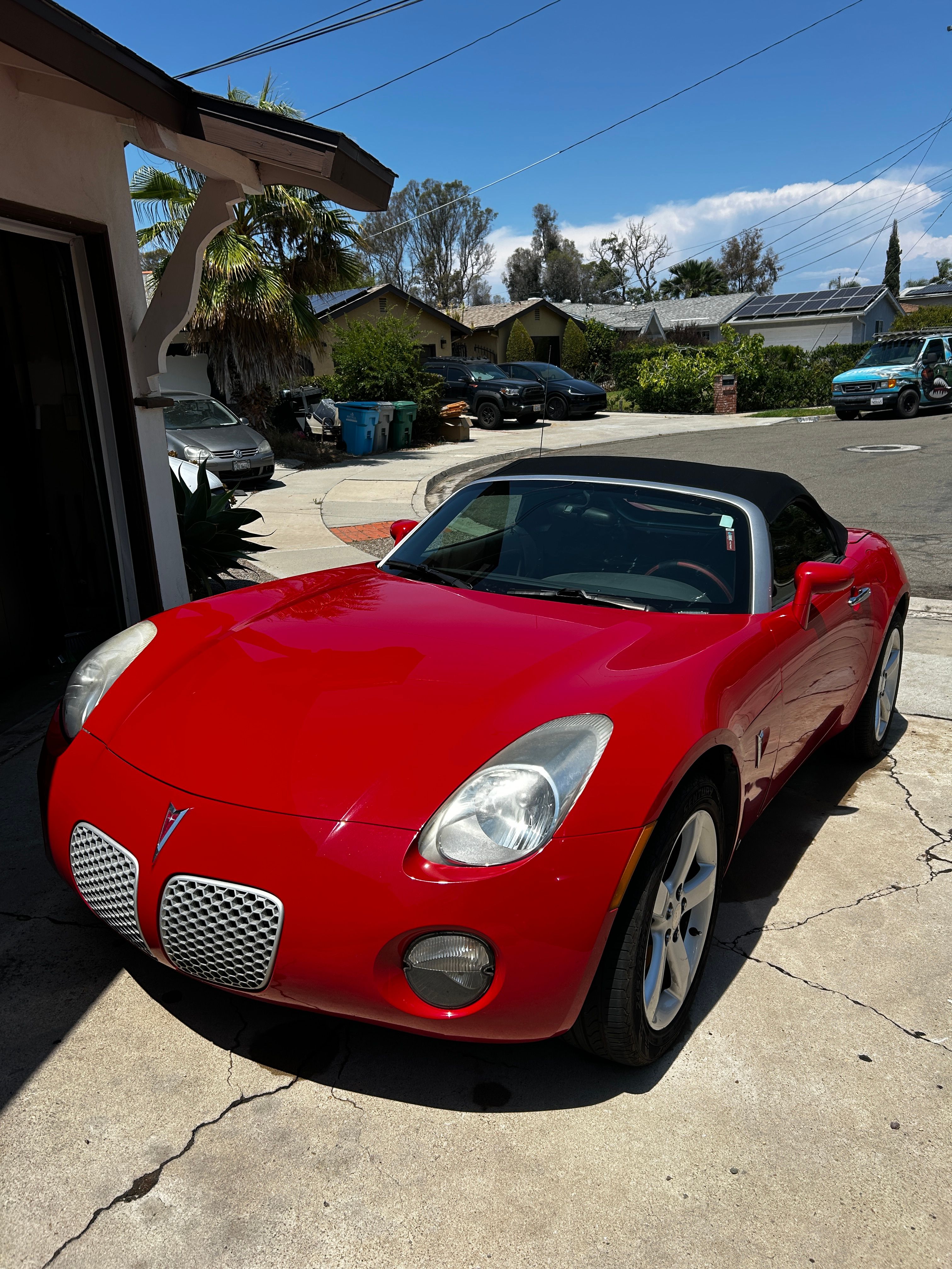 Used 2006 Pontiac Solstice Convertible w/ Premium Package RWD image 1