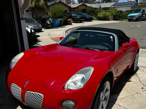 Used 2006 Pontiac Solstice Convertible w/ Premium Package RWD image 1