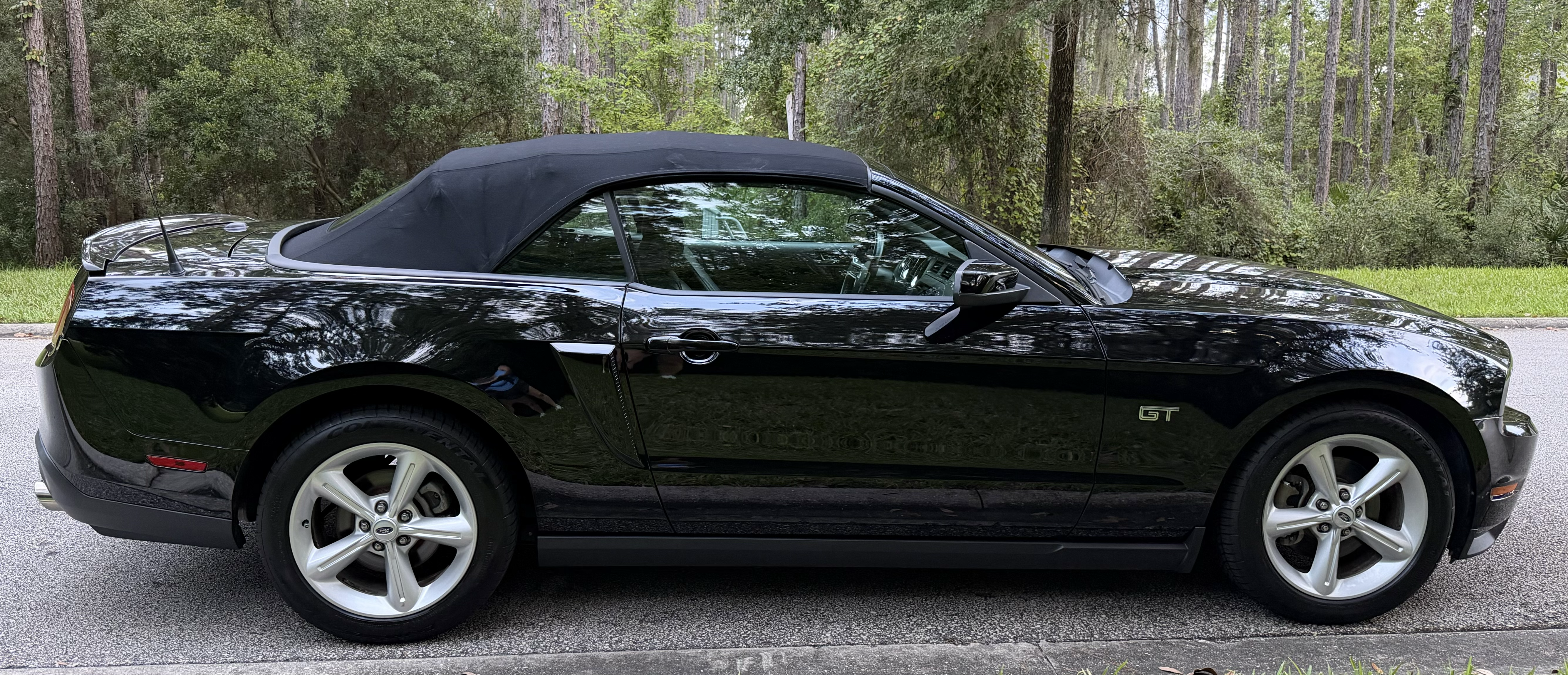 Used 2010 Ford Mustang GT Premium RWD image 6