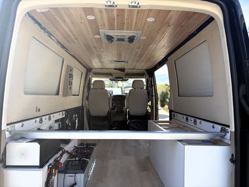 Used 2015 Mercedes-Benz Sprinter 2500 image 18