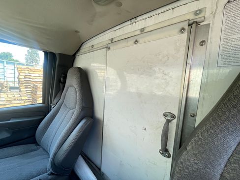 Used 2006 GMC Savana 3500 w/ Chrome Appearance Package RWD image 29