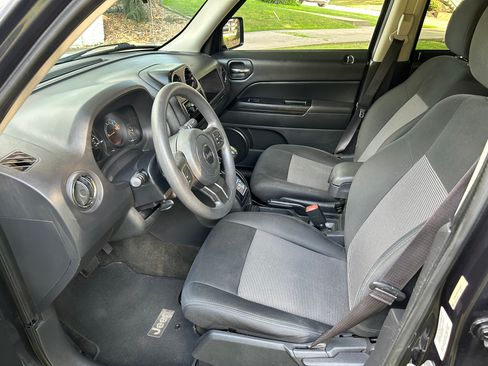 Used 2014 Jeep Patriot Sport w/ Power Value Group AWD/4WD image 15