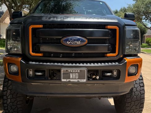 Used 2014 Ford F250 XLT w/ XLT Premium Package AWD/4WD image 9