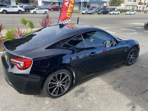 Used 2017 Toyota 86 image 4