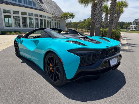 Used 2025 McLaren Artura Spider RWD image 1