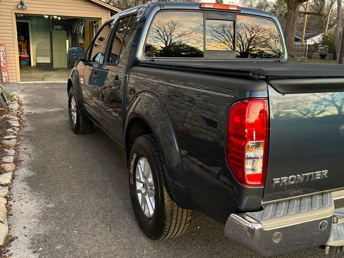 Used 2014 Nissan Frontier SV w/ SV Value Truck Package image 5