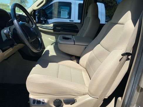 Used 2006 Ford F350 XLT image 2