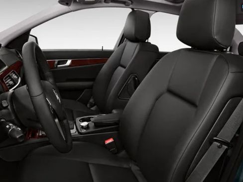 Used 2014 Mercedes-Benz C 250 Sedan image 4