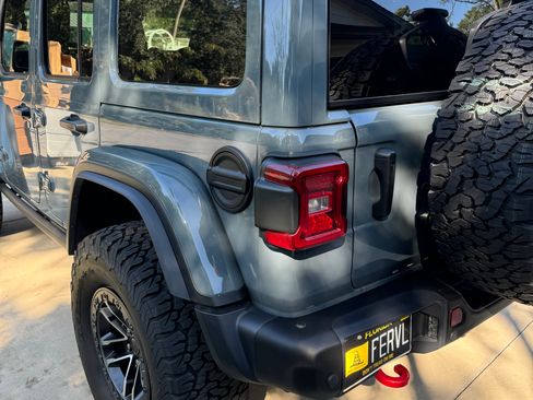 Used 2024 Jeep Wrangler Unlimited Rubicon AWD/4WD image 10