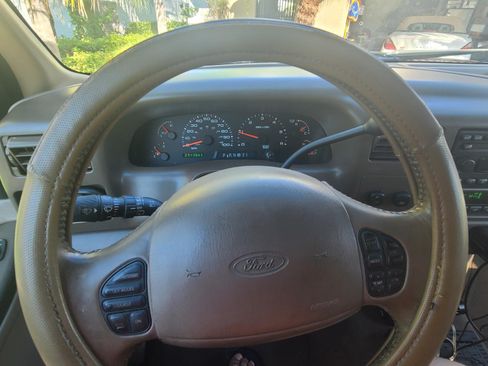 Used 2002 Ford Excursion XLT image 6