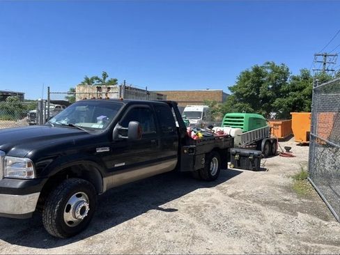 Used 2006 Ford F350 XLT image 1