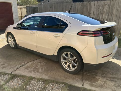 Used 2012 Chevrolet Volt Premium w/ Premium Trim Package image 8