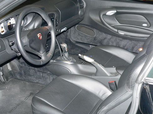 Used 2004 Porsche 911 GT3 RWD image 11