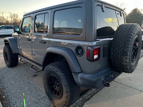 Used 2018 Jeep Wrangler Unlimited Sport S image 8