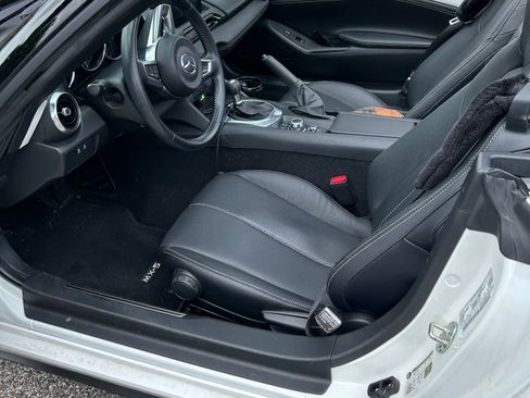 Used 2023 MAZDA MX-5 Miata Grand Touring RWD image 5