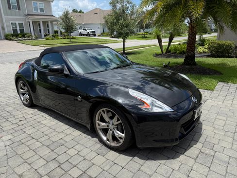 Used 2012 Nissan 370Z Touring w/ Sport Pkg RWD image 2