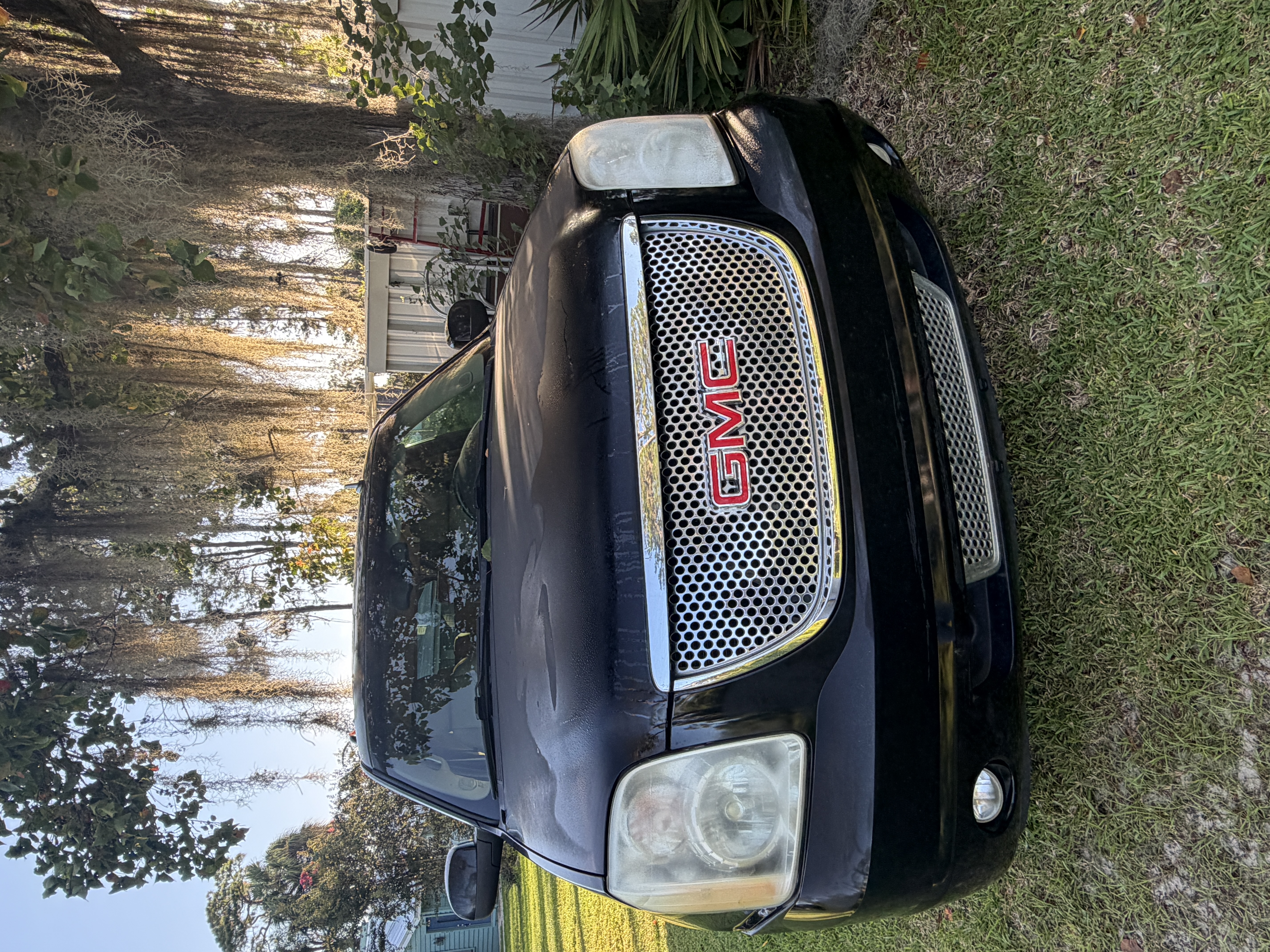 Used 2011 GMC Yukon XL Denali AWD/4WD image 1
