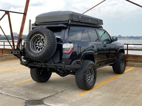 Used 2022 Toyota 4Runner SR5 AWD/4WD image 4