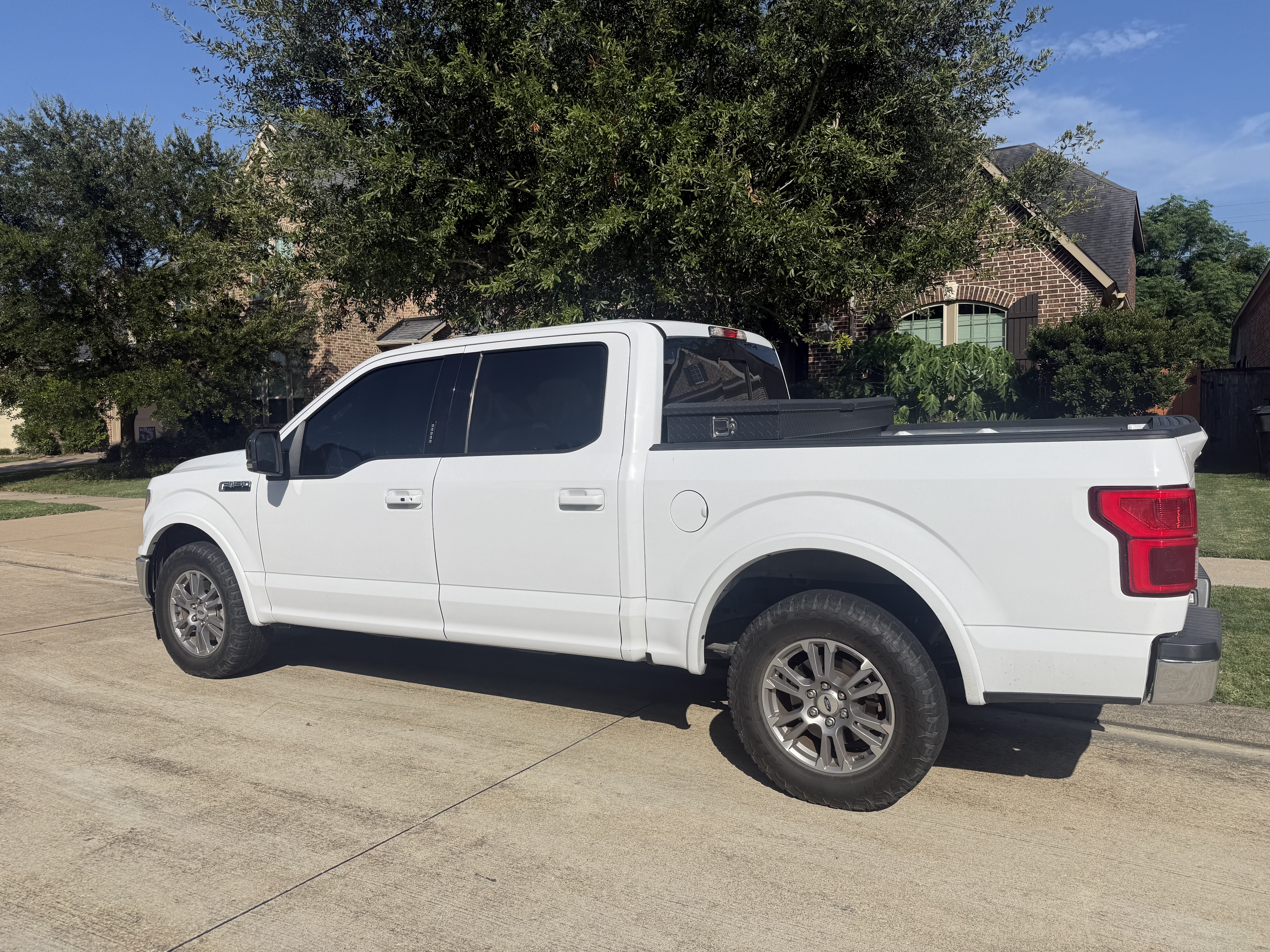 Used 2020 Ford F150 Lariat RWD image 1