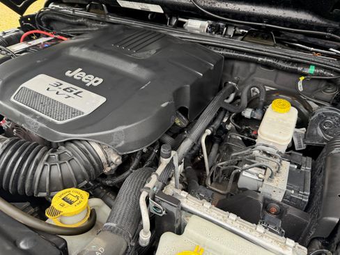 Used 2013 Jeep Wrangler Unlimited Sport image 30