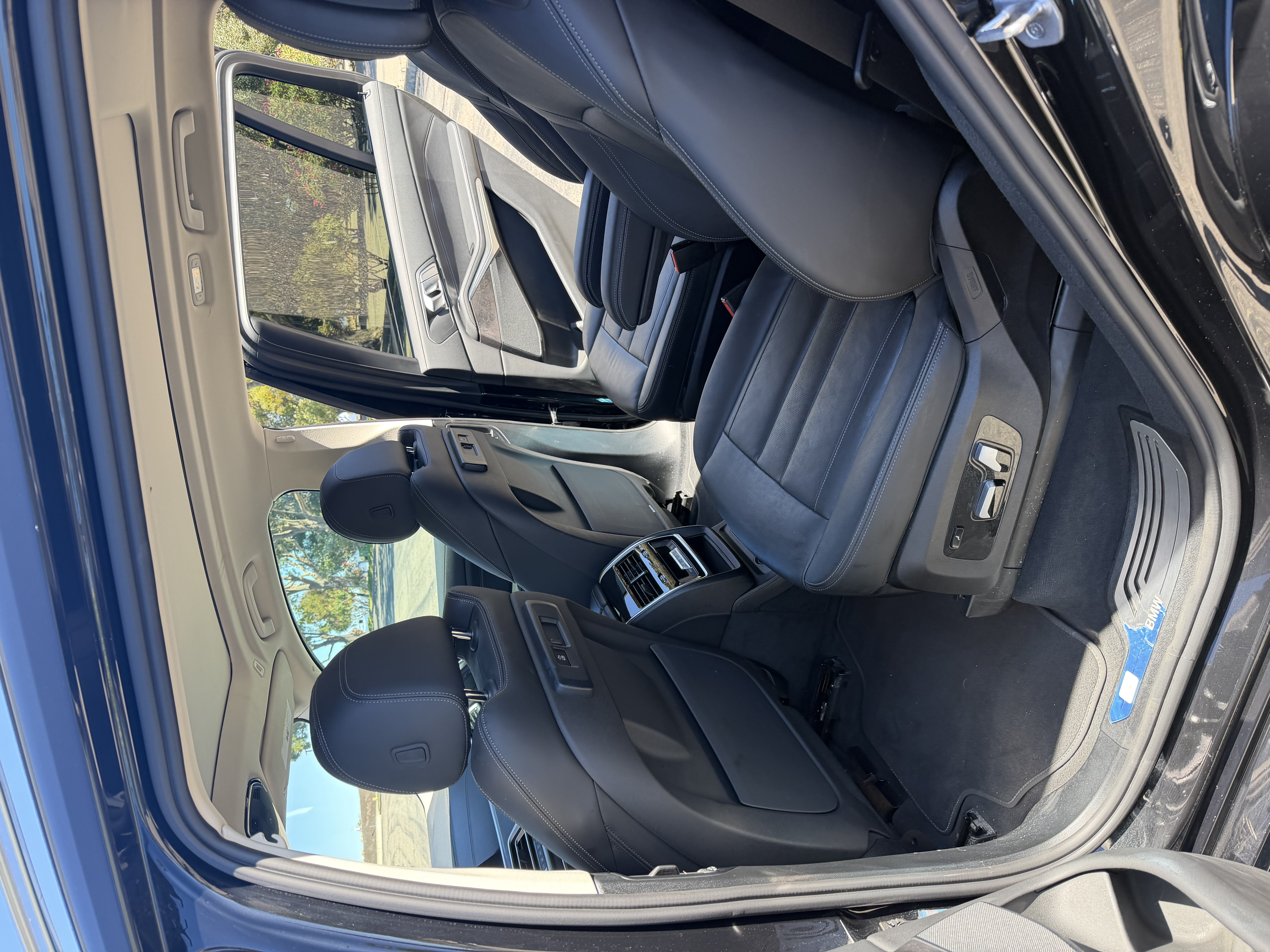 Used 2022 BMW X7 xDrive40i w/ Premium Package AWD/4WD image 11