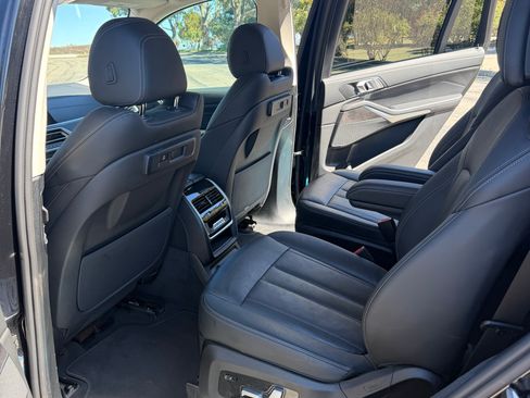 Used 2022 BMW X7 xDrive40i w/ Premium Package AWD/4WD image 11