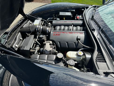 Used 2006 Chevrolet Corvette Coupe w/ Preferred Equipment Group RWD image 13