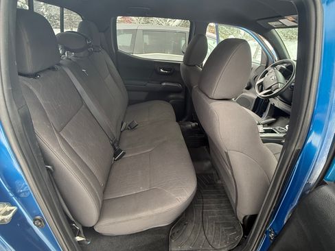 Used 2017 Toyota Tacoma TRD Sport w/ Tow Package (A/T) image 16