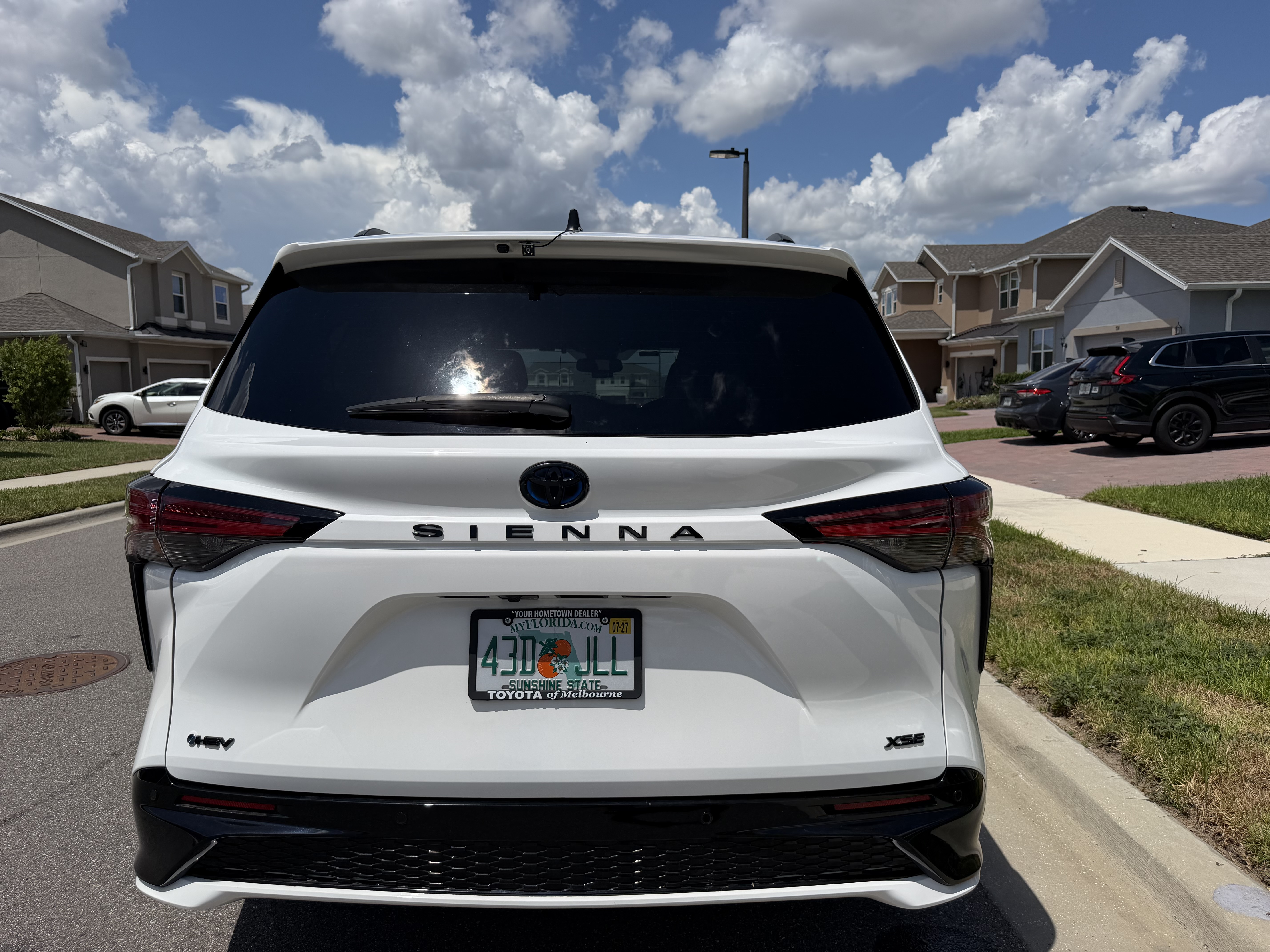 Used 2025 Toyota Sienna XSE w/ XSE Plus Package FWD image 9