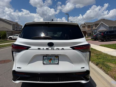 Used 2025 Toyota Sienna XSE w/ XSE Plus Package FWD image 11