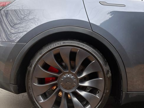 Used 2023 Tesla Model Y Performance image 8