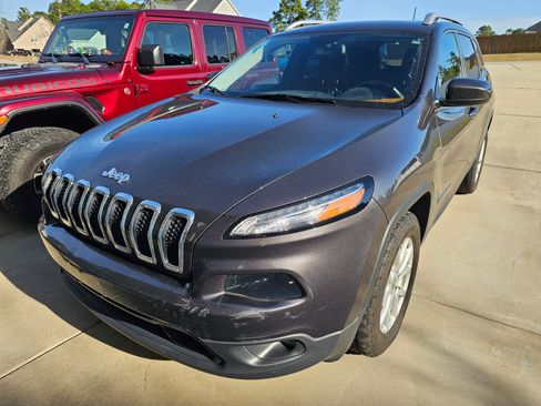 Used 2016 Jeep Cherokee Latitude w/ Cold Weather Group image 2
