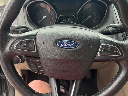 Used 2015 Ford Focus SE w/ SE Ecoboost Package FWD image 13