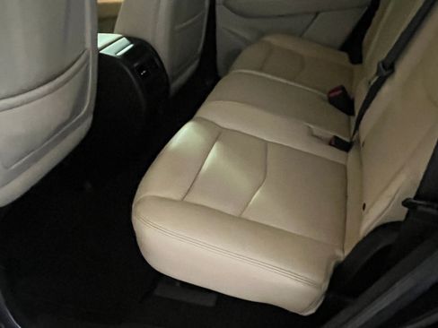 Used 2018 Cadillac XT5 Luxury w/ Driver Awareness Package image 17