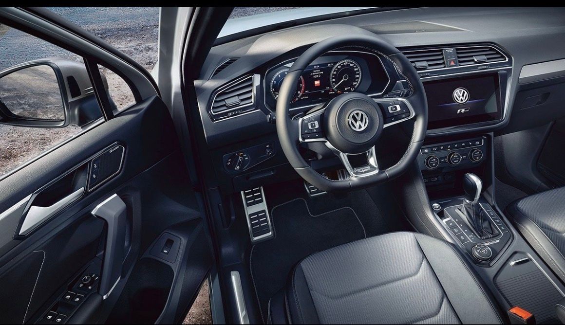 Used 2018 Volkswagen Tiguan SEL Premium w/ R-Line Package FWD image 2