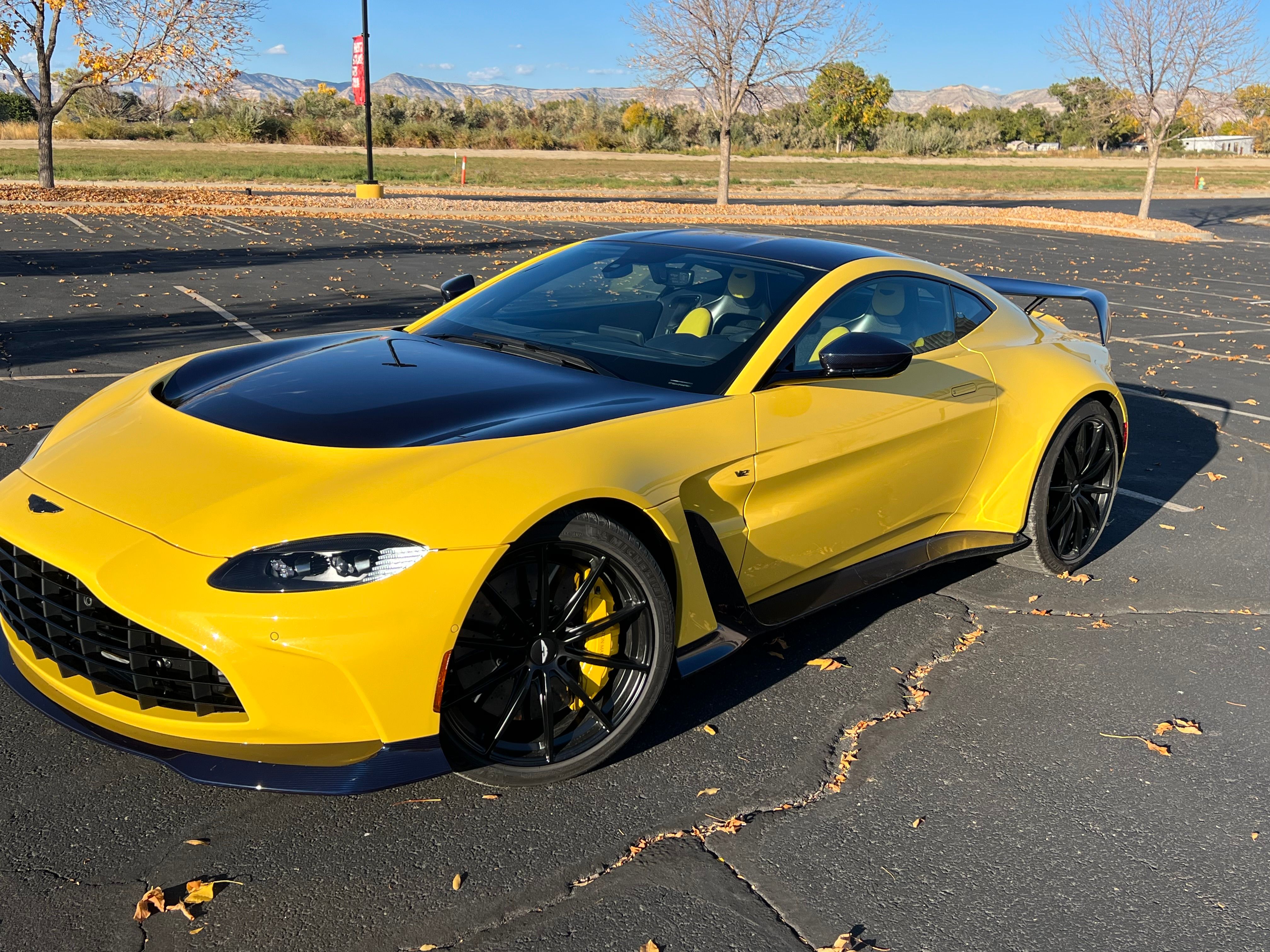 Used 2023 Aston Martin V12 Vantage RWD image 4