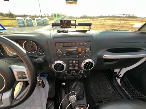 Used 2016 Jeep Wrangler Unlimited Rubicon image 20