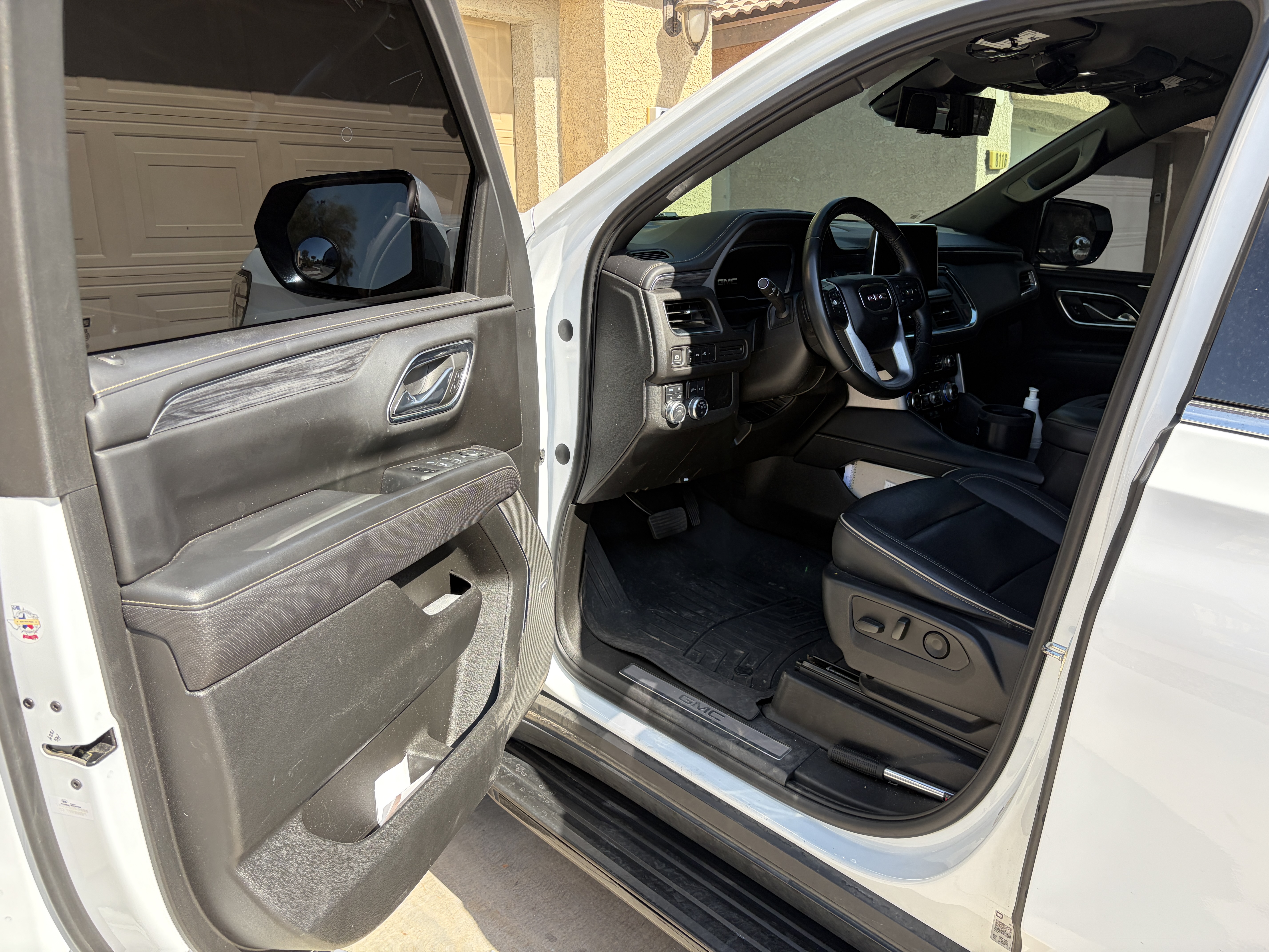 Used 2023 GMC Yukon SLT AWD/4WD image 11