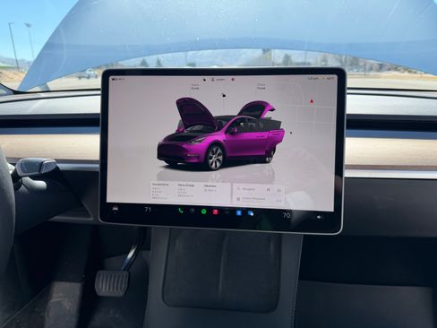 Used 2024 Tesla Model Y Long Range image 10