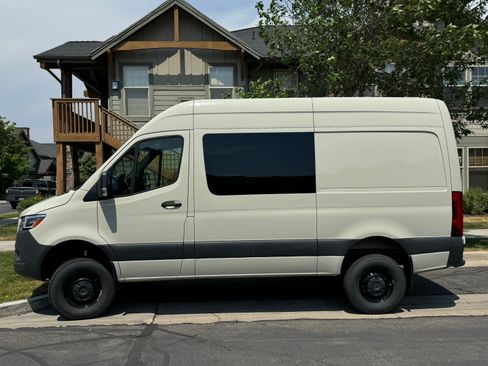 Used 2024 Mercedes-Benz Sprinter 2500 image 4