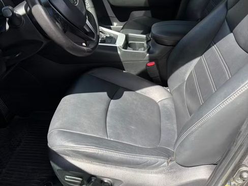 Used 2021 Toyota RAV4 XLE Premium AWD/4WD image 18