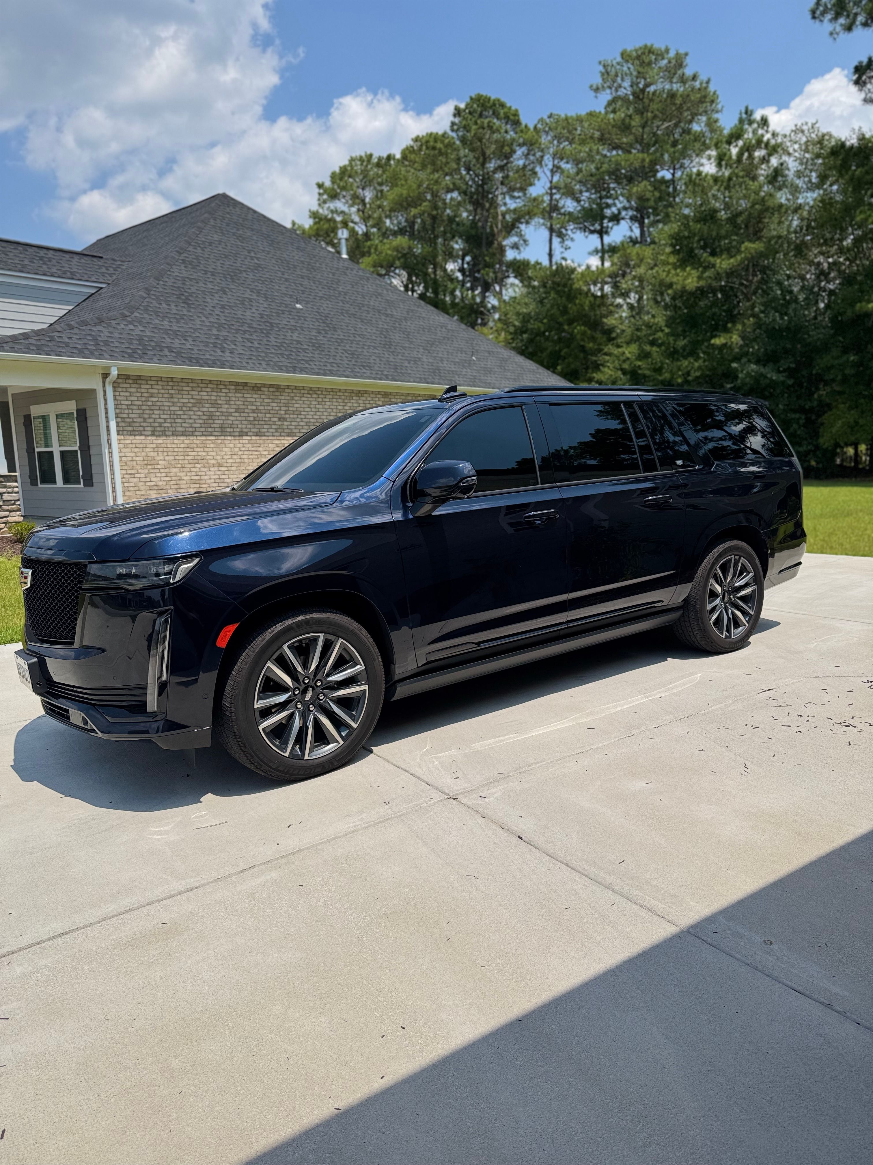 Used 2021 Cadillac Escalade ESV Sport Platinum RWD image 4