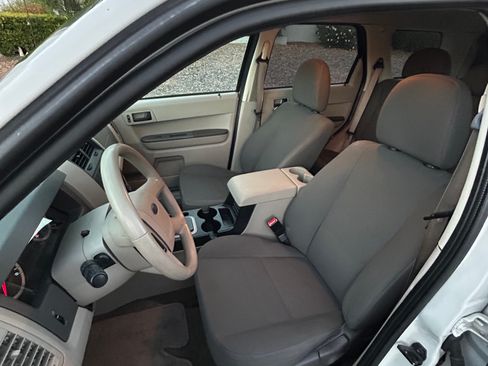 Used 2010 Ford Escape XLS FWD image 17