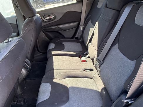 Used 2015 Jeep Cherokee Sport image 8